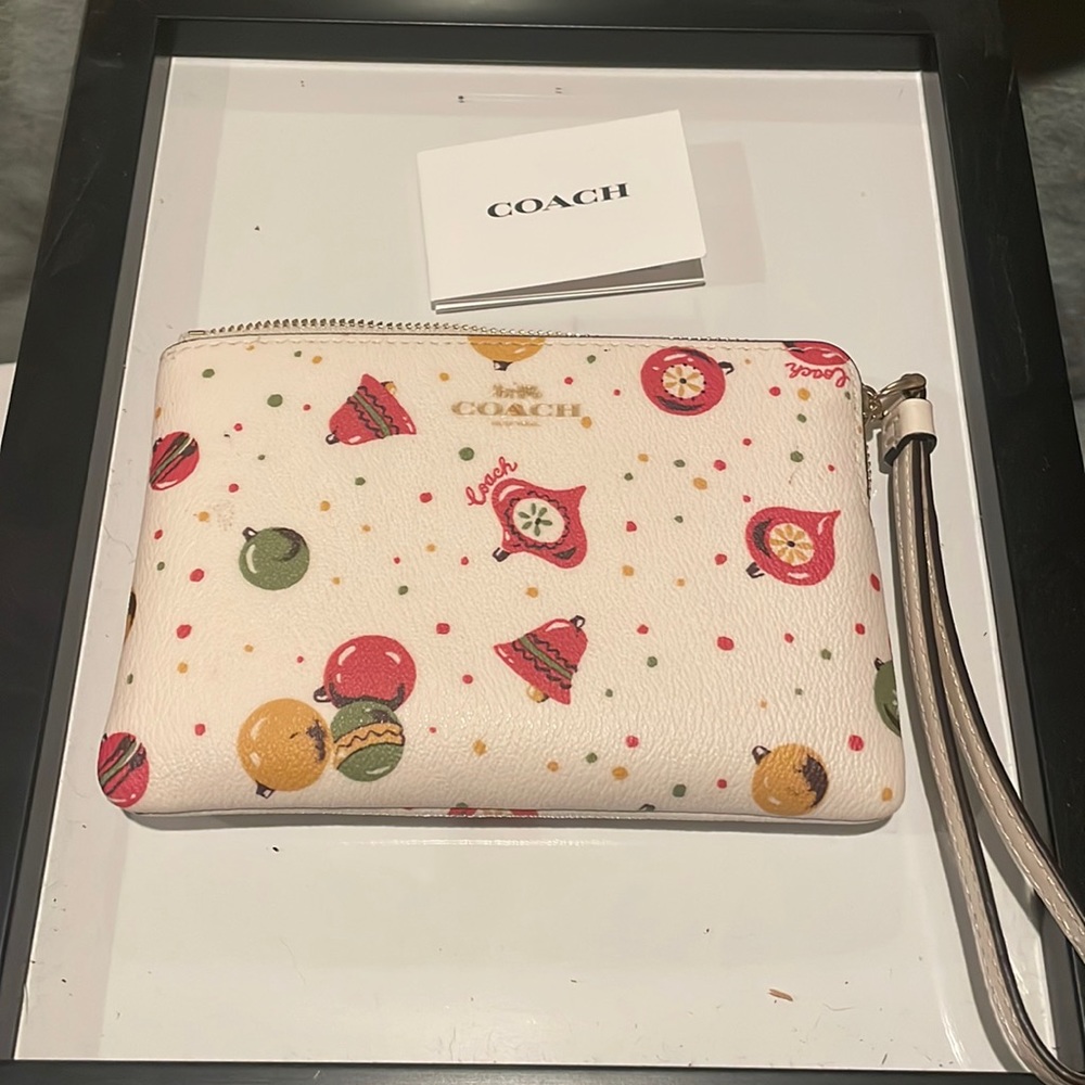 Holiday wristlet